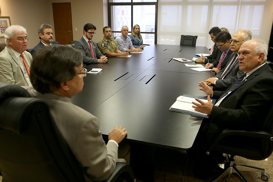 DEFENSORIA PARTICIPA DE REUNIÃO PARA DEFINIR O MÊS NACIONAL DO TRIBUNAL DO JÚRI