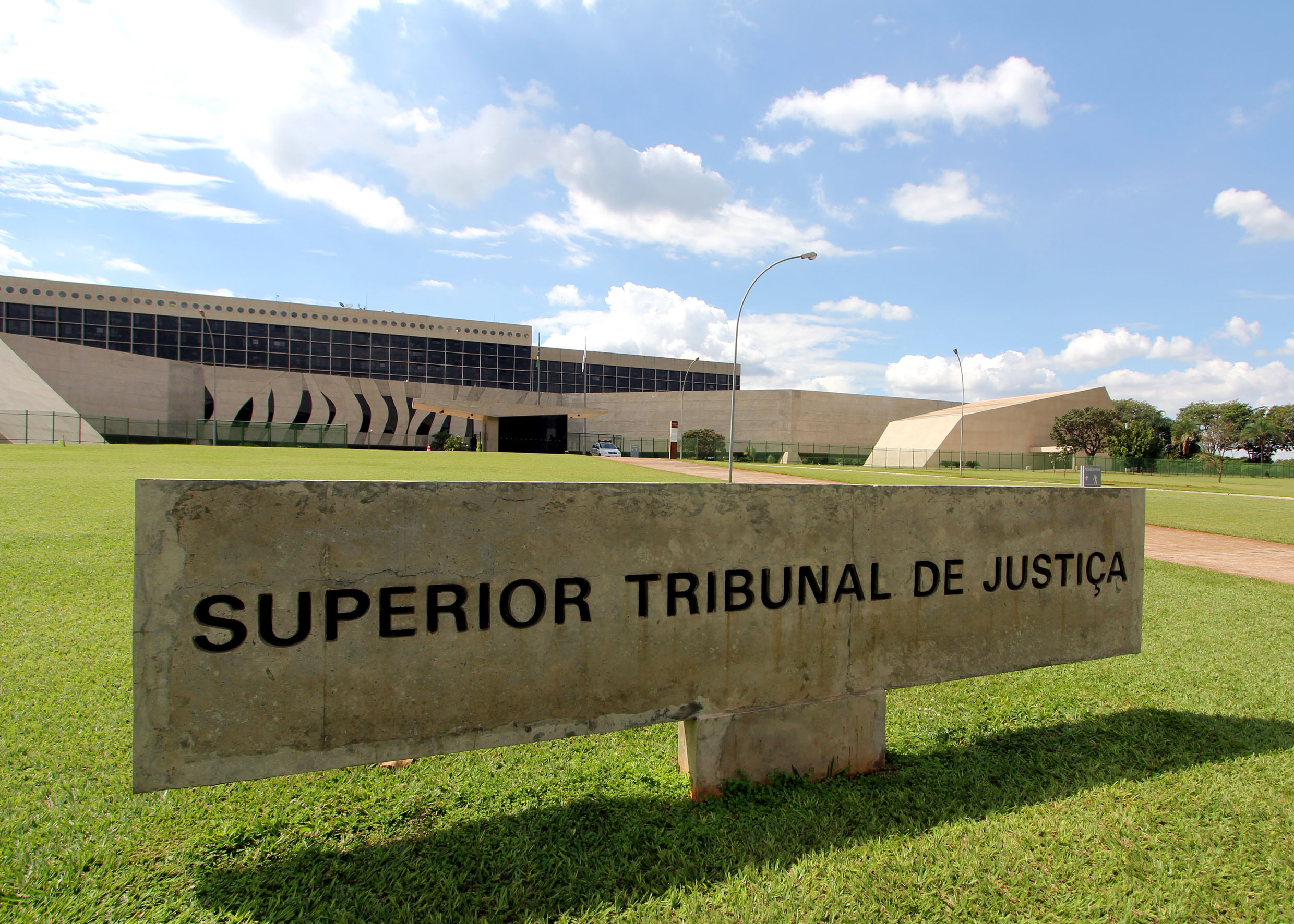 STJ concede habeas corpus a acusado de roubo