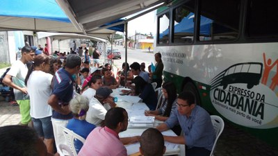 Defensoria na Comunidade atende dezenas de moradores do bairro Clima Bom